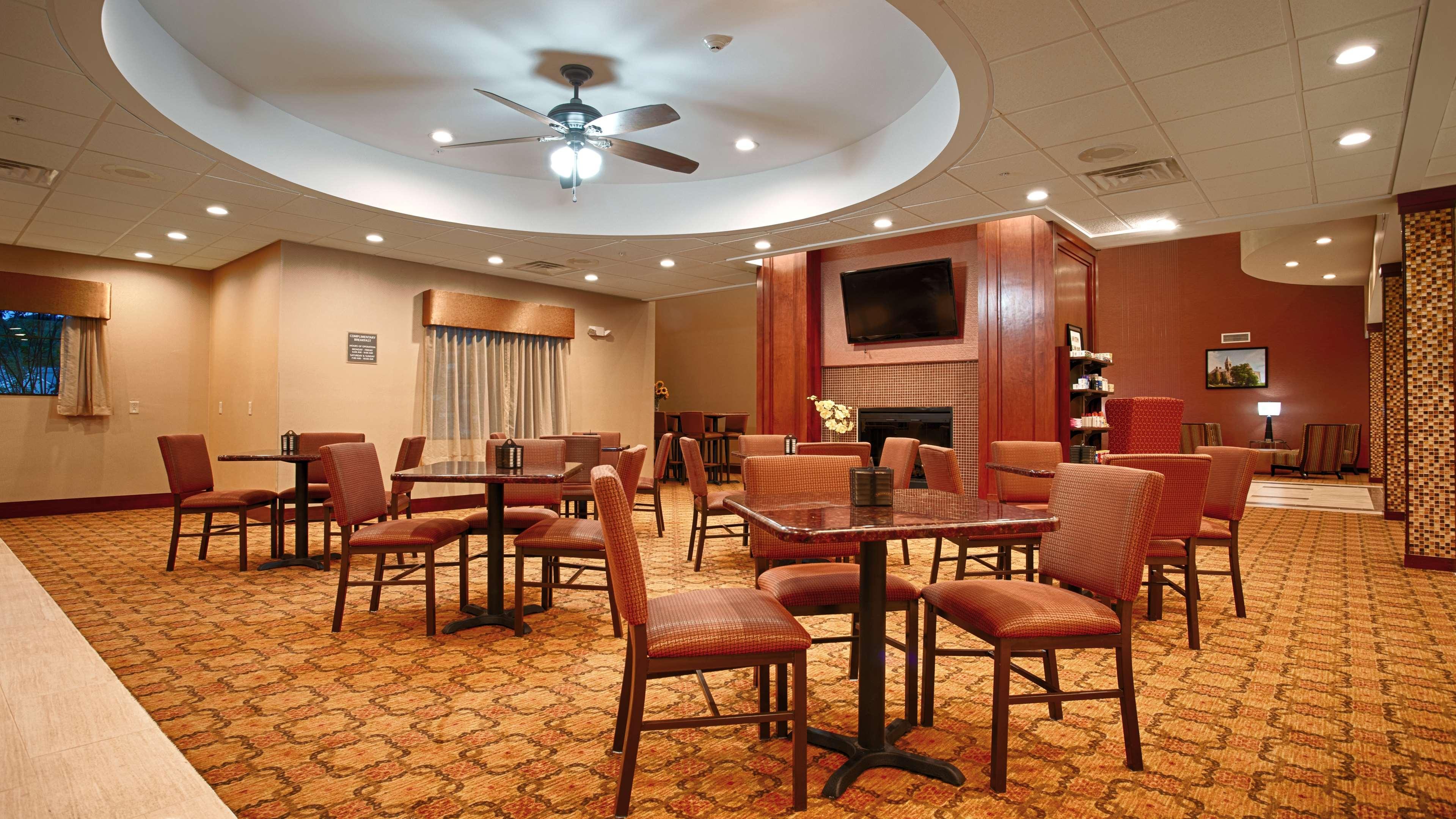 Best Western Plus Finger Lakes Inn & Suites Cortland Exterior foto