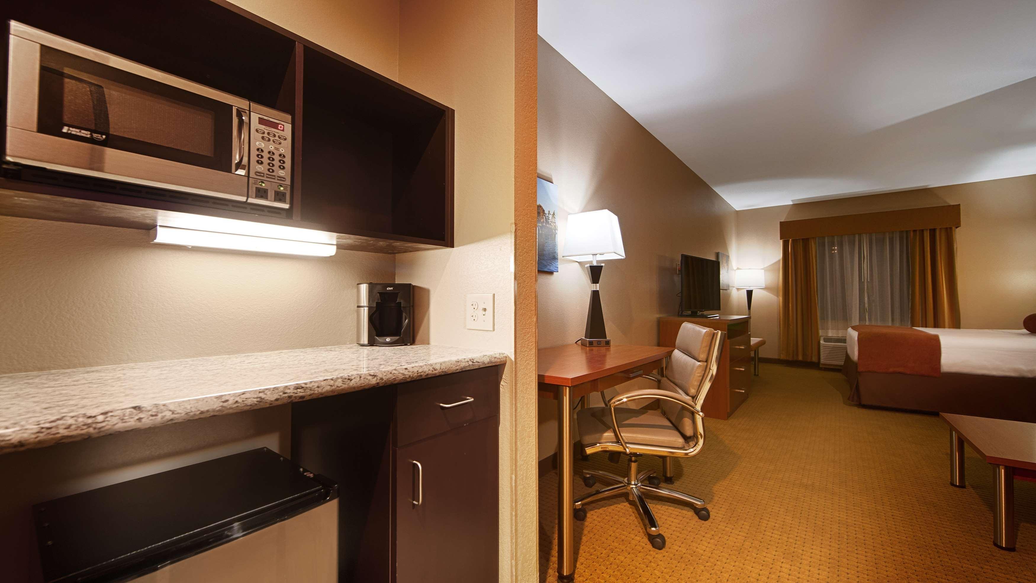 Best Western Plus Finger Lakes Inn & Suites Cortland Exterior foto